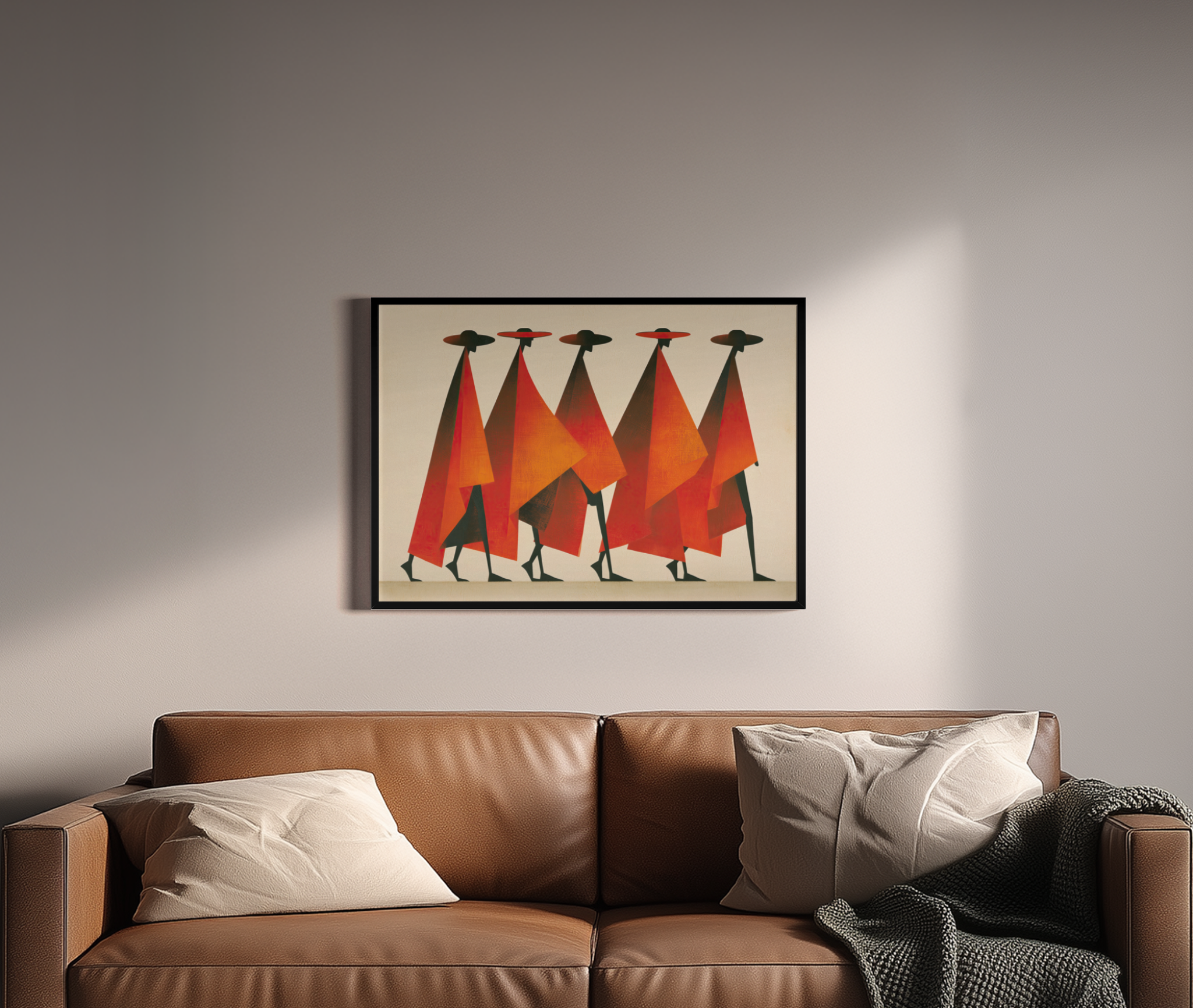 A Symphony of Capes – Umhang-Figuren Gouache terrakotta creme | Midcentury-Optik – Wandbild über braunem Ledersofa