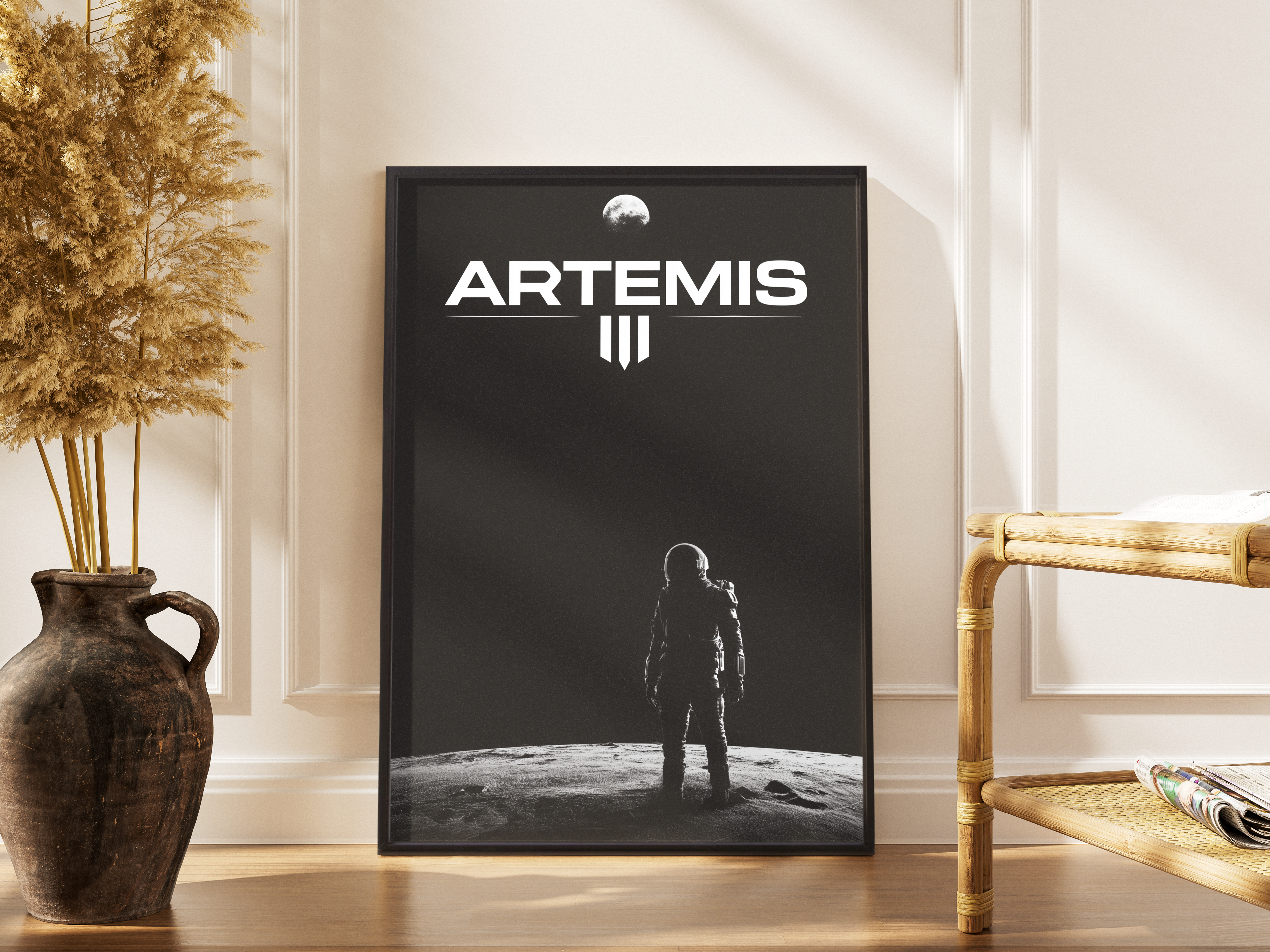 ARTEMIS III – Astronaut auf Mondoberfläche, Mond im Hintergrund, S/W – gerahmtes Poster kaufen
