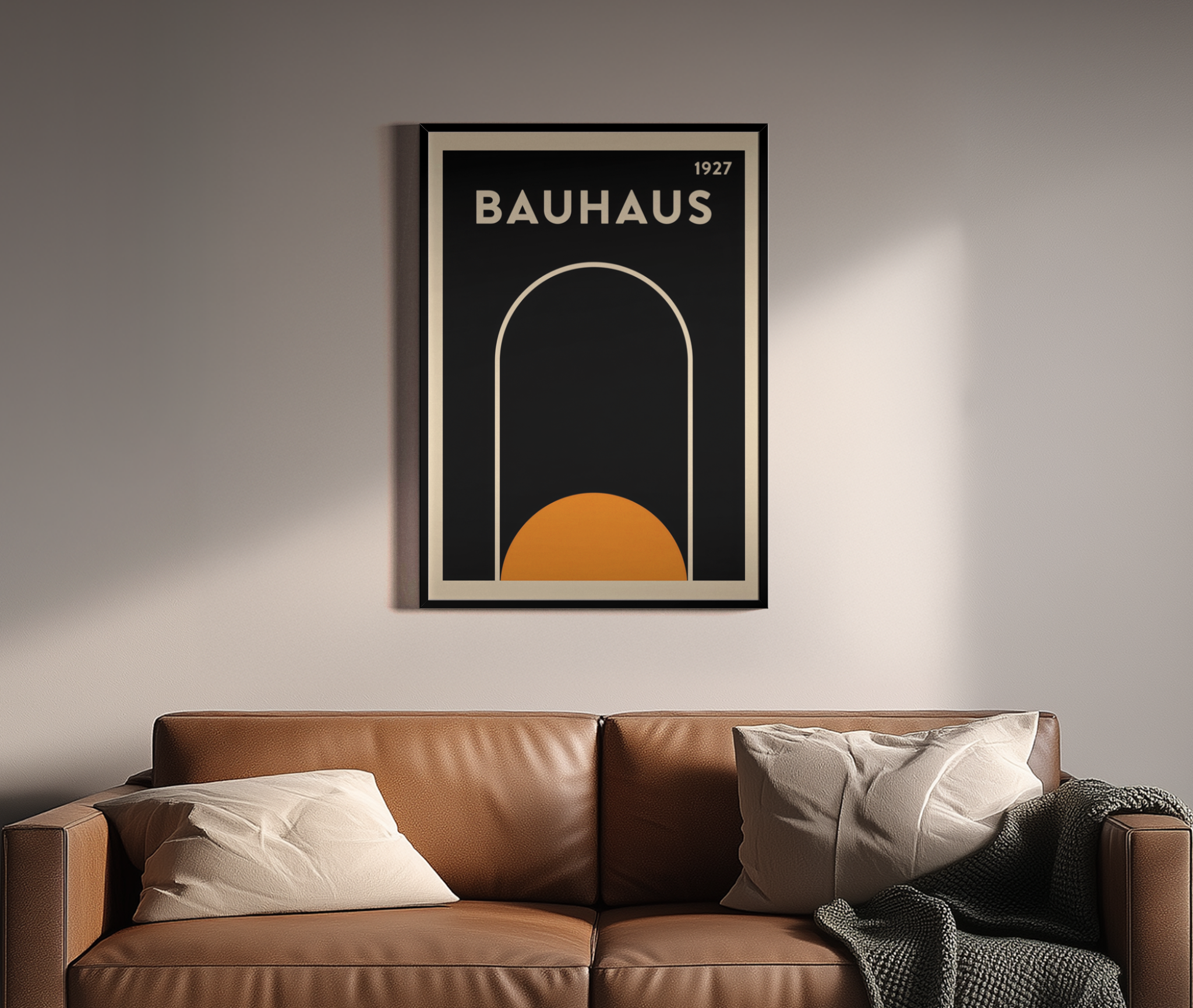 Bauhaus – Arch – Retro-Grafikposter Bogen Halbkugel Orange Schwarz Creme | Bauhaus-Grafik-Optik – Wandbild über braunem Ledersofa