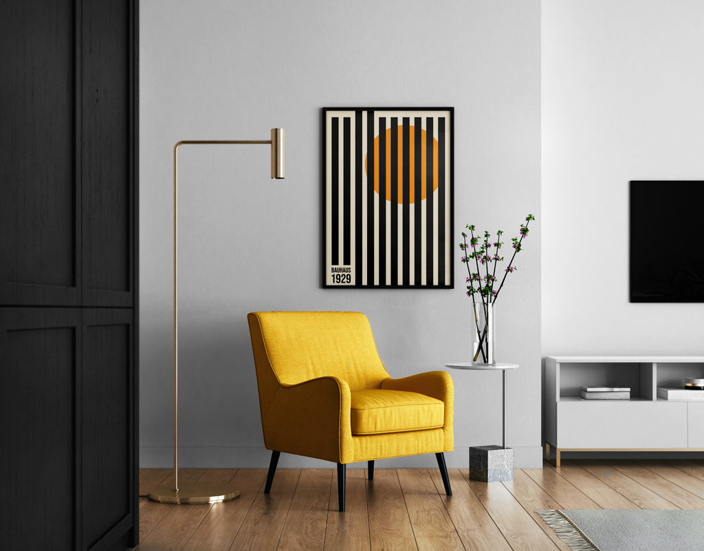 
Bauhaus- Stripes – schwarz-weiße Streifen orange Sonne | Bauhaus-Siebdruck-Optik – Wandbild im modernen Wohnzimmer
