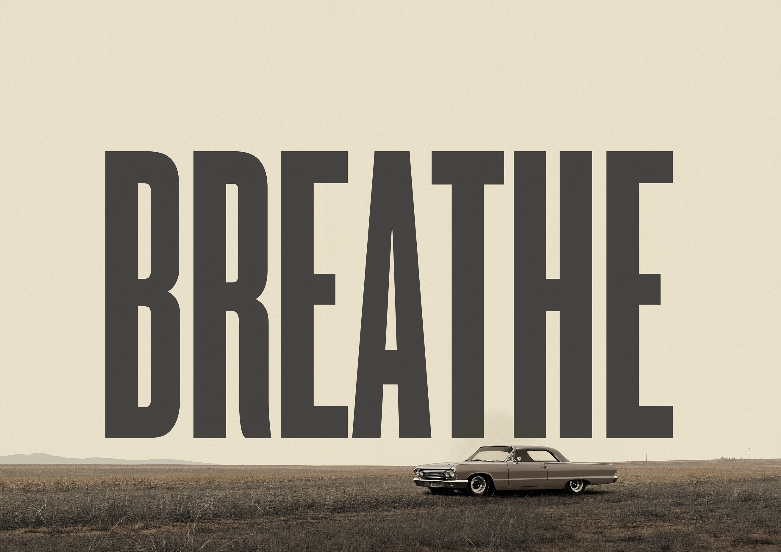 BREATHE – Oldtimer auf weiter Ebene, Typografie-Poster, minimalistisch, Beige-Grau – eleganter Kunstdruck