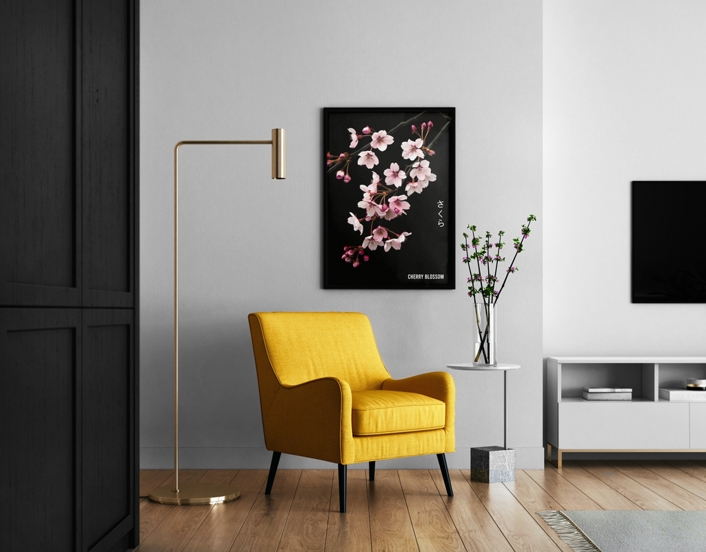 Sakura Kirschblüten auf schwarzem Hintergrund mit japanischem Schriftzug – Japan Poster im modernen Wohnzimmer
