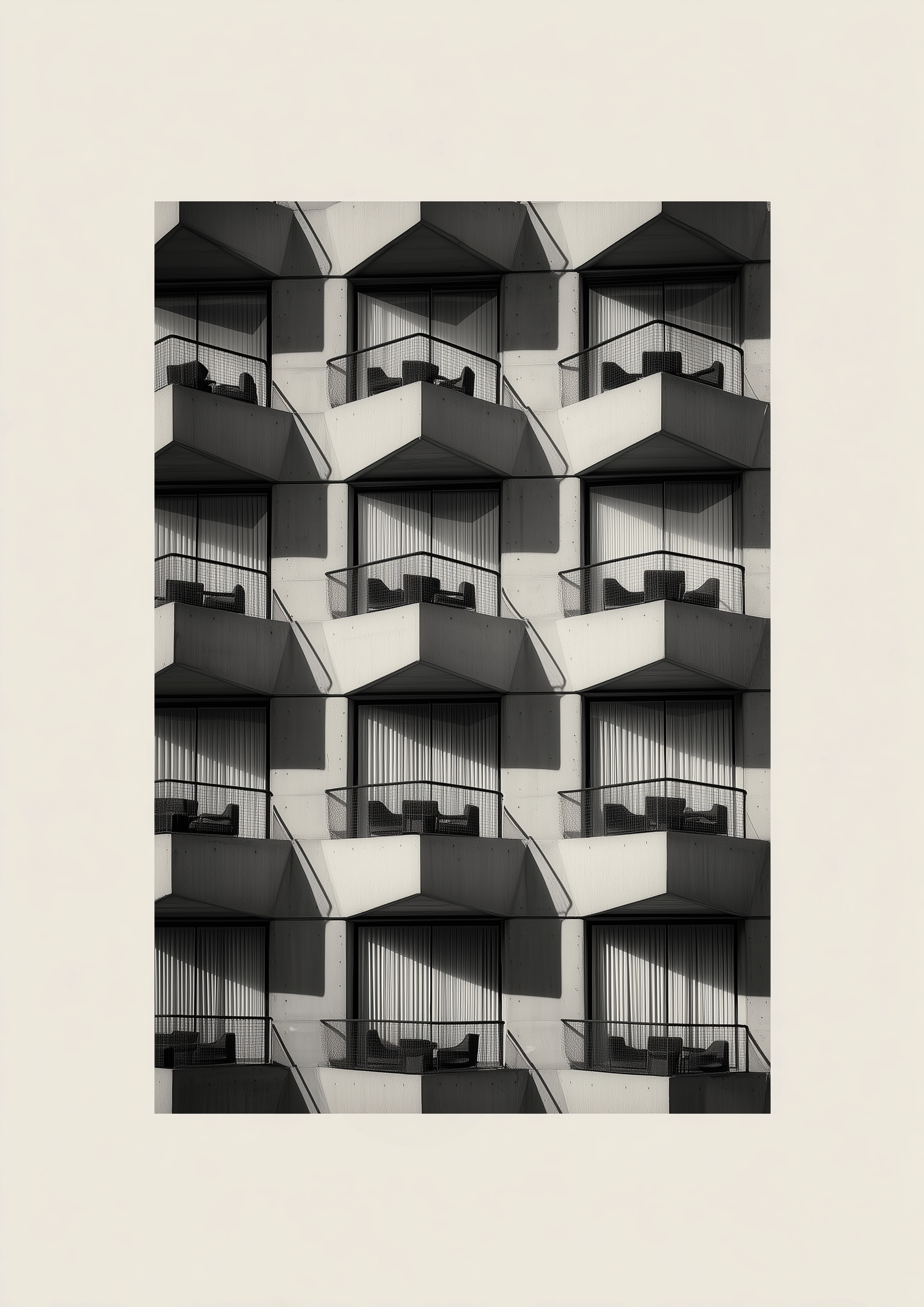 Repetitive Balkonfassade in Schwarz-Weiß Fotografie – Brutalismus Architektur Fine Art Kunstdruck
