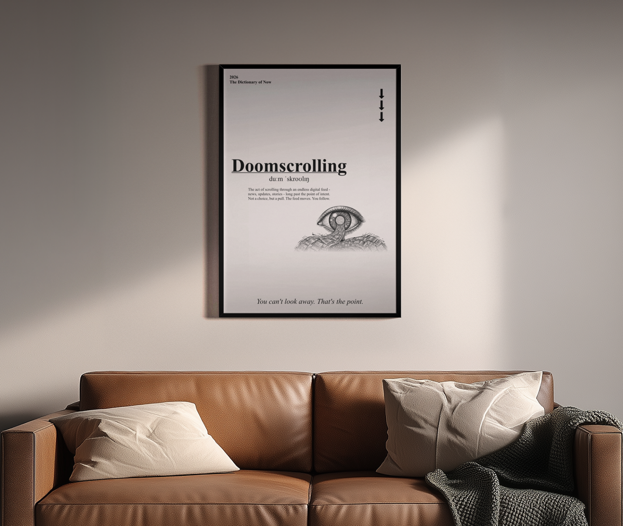 Doomscrolling – typografisches Wörterbuch-Poster mit surrealem Auge und Schlange – Wandbild über braunem Ledersofa