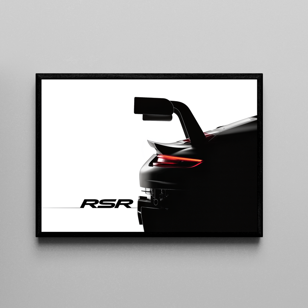 Engineered Emotion – Porsche RSR Spoiler dramatisch | Fotografie-Stil – Poster im schwarzen Rahmen