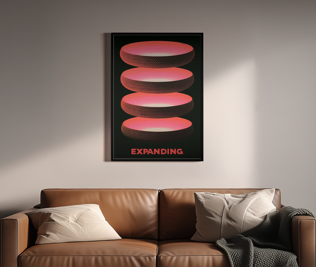 Expanding – 3D Tori gestapelt coral schwarz minimal | Digital-Art-Optik – Wandbild über braunem Ledersofa
