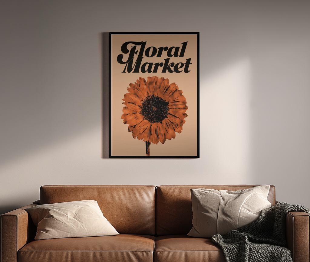 Floral Market – Sonnenblume Vintage terrakotta beige Blumenmarkt | Riso-Optik – Wandbild über braunem Ledersofa