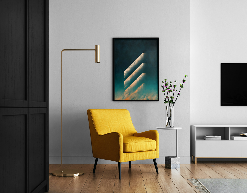 Abstrakter Fine Art Poster – geometrische Chevrons mit Wolkentextur vor türkis-goldenem Himmel – Wandbild im modernen Wohnzimmer