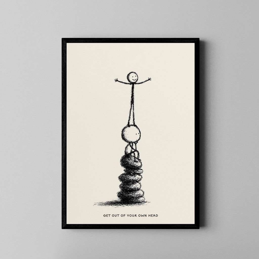 Get Out Of Your Own Head – Strichmännchen auf Steinturm | Skizzen-Optik – Poster im schwarzen Rahmen