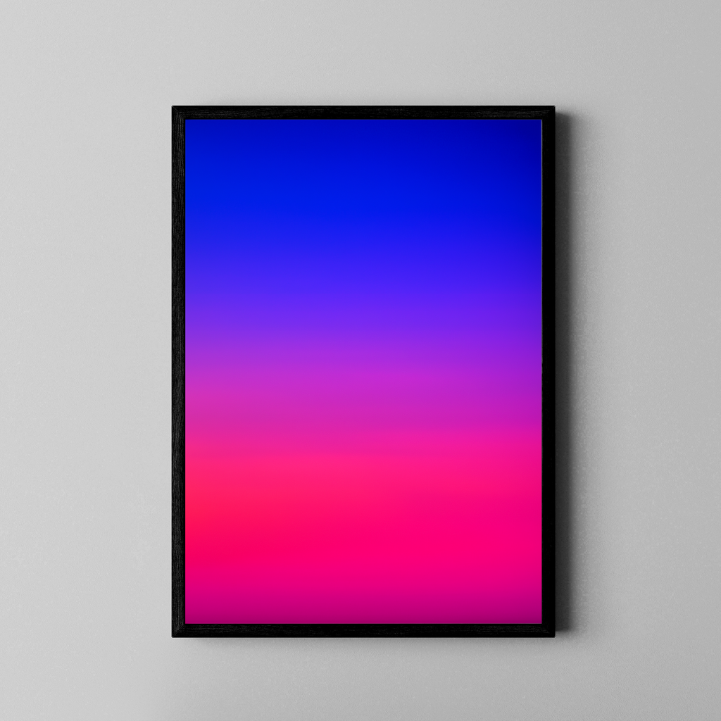 GRADIENT – abstrakter Farbverlauf von Blau über Lila zu Pink – Poster im schwarzen Rahmen
