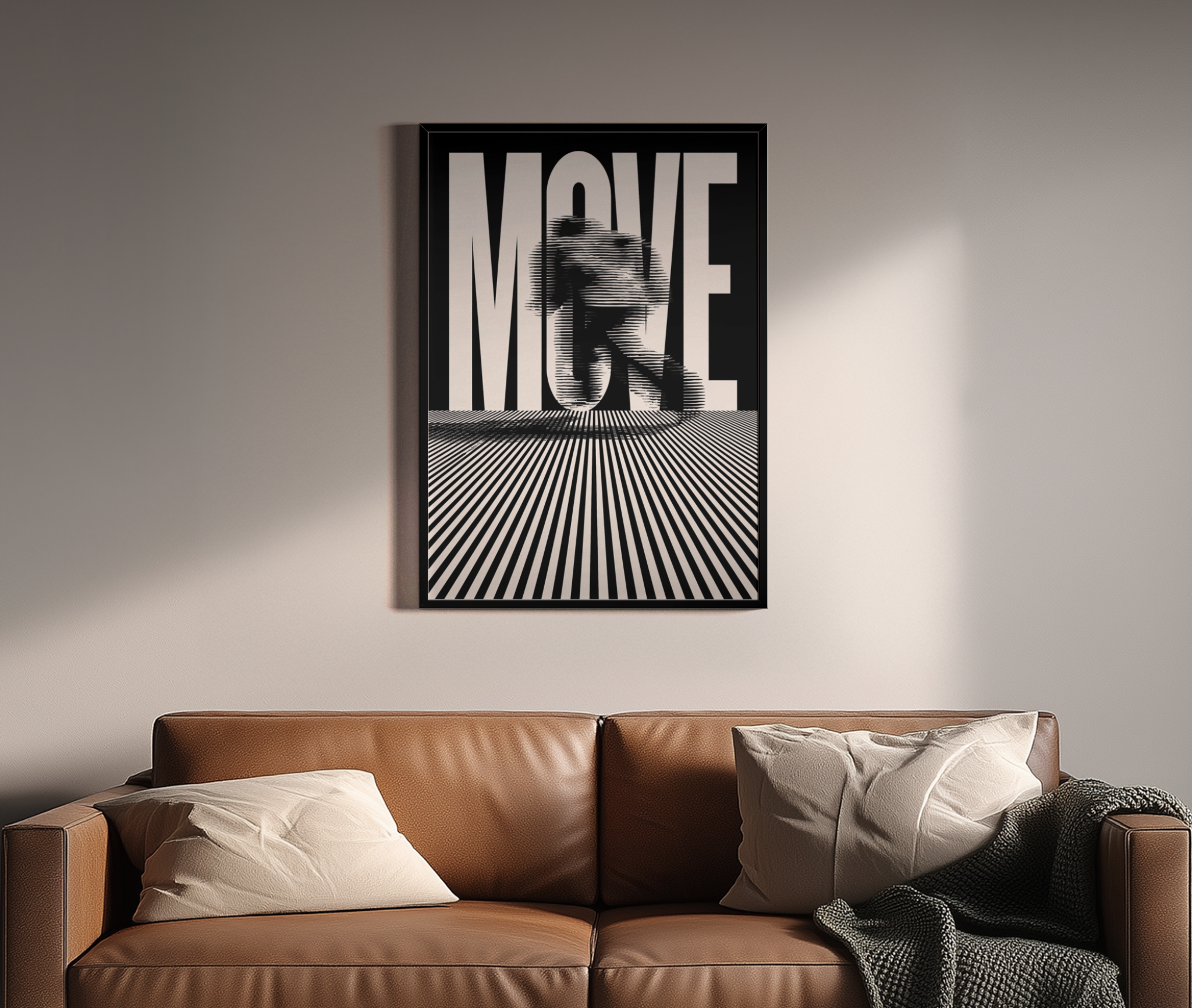 Move – Op-Art-Streifen mit Sportler-Silhouette | Raster-Druck-Optik – Wandbild über braunem Ledersofa