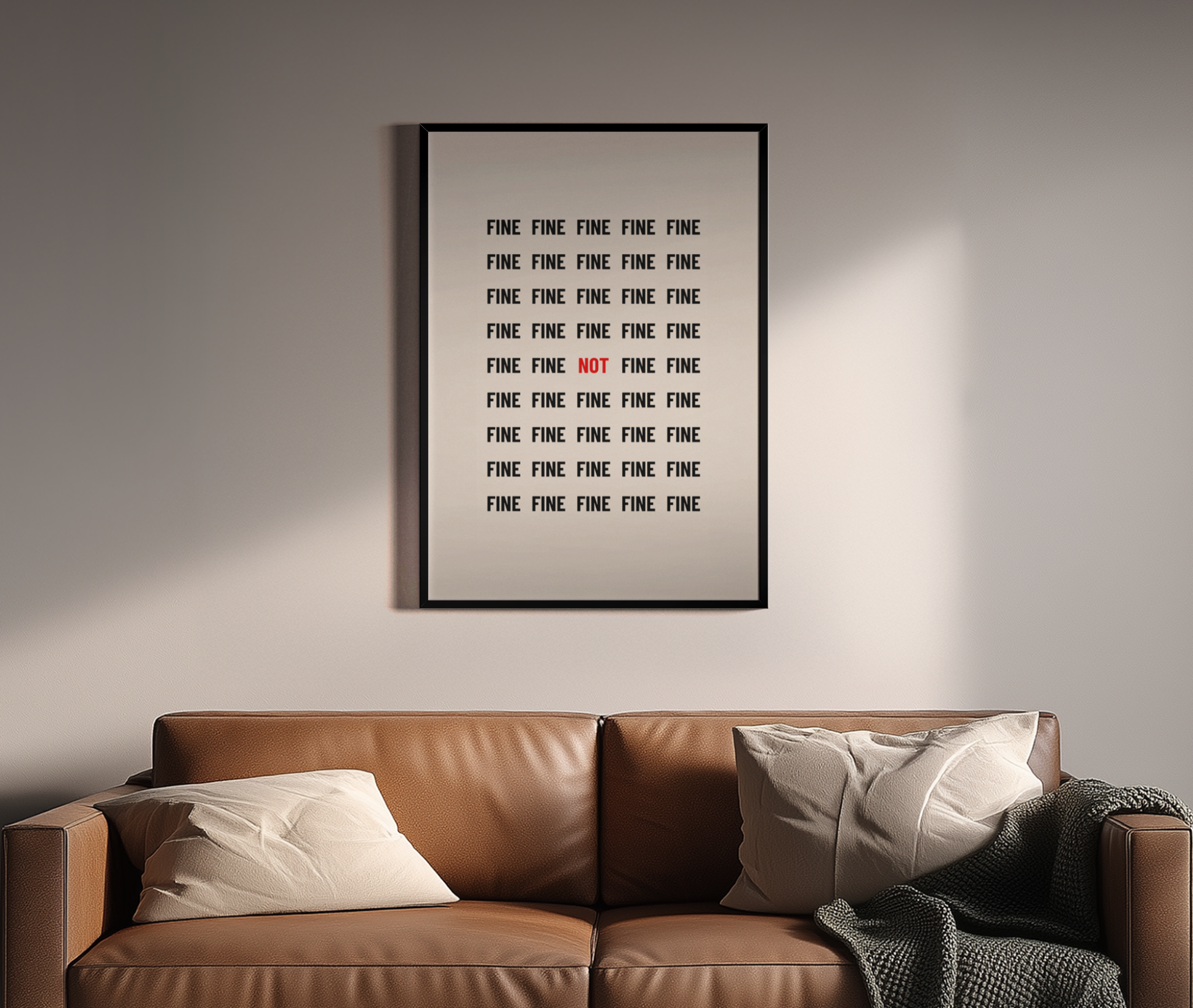 Not Fine – Statement-Schrift in Schwarz und Rot | minimalistische Typografie – Wandbild über braunem Ledersofa