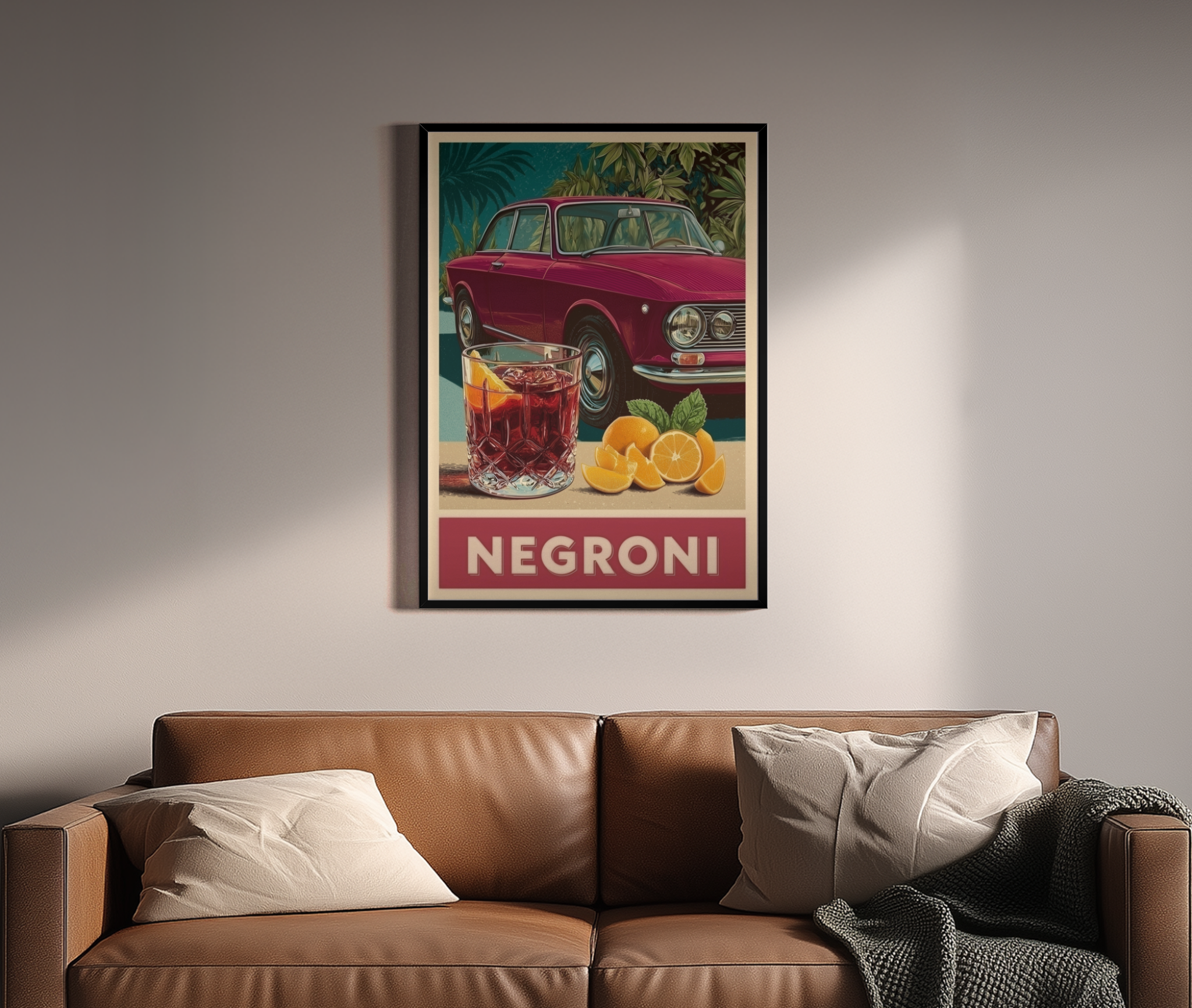 NEGRONI – Alfa Romeo Giulia GT mit Negroni-Cocktail im italienischen Retro-Poster-Stil – Wandbild über braunem Ledersofa