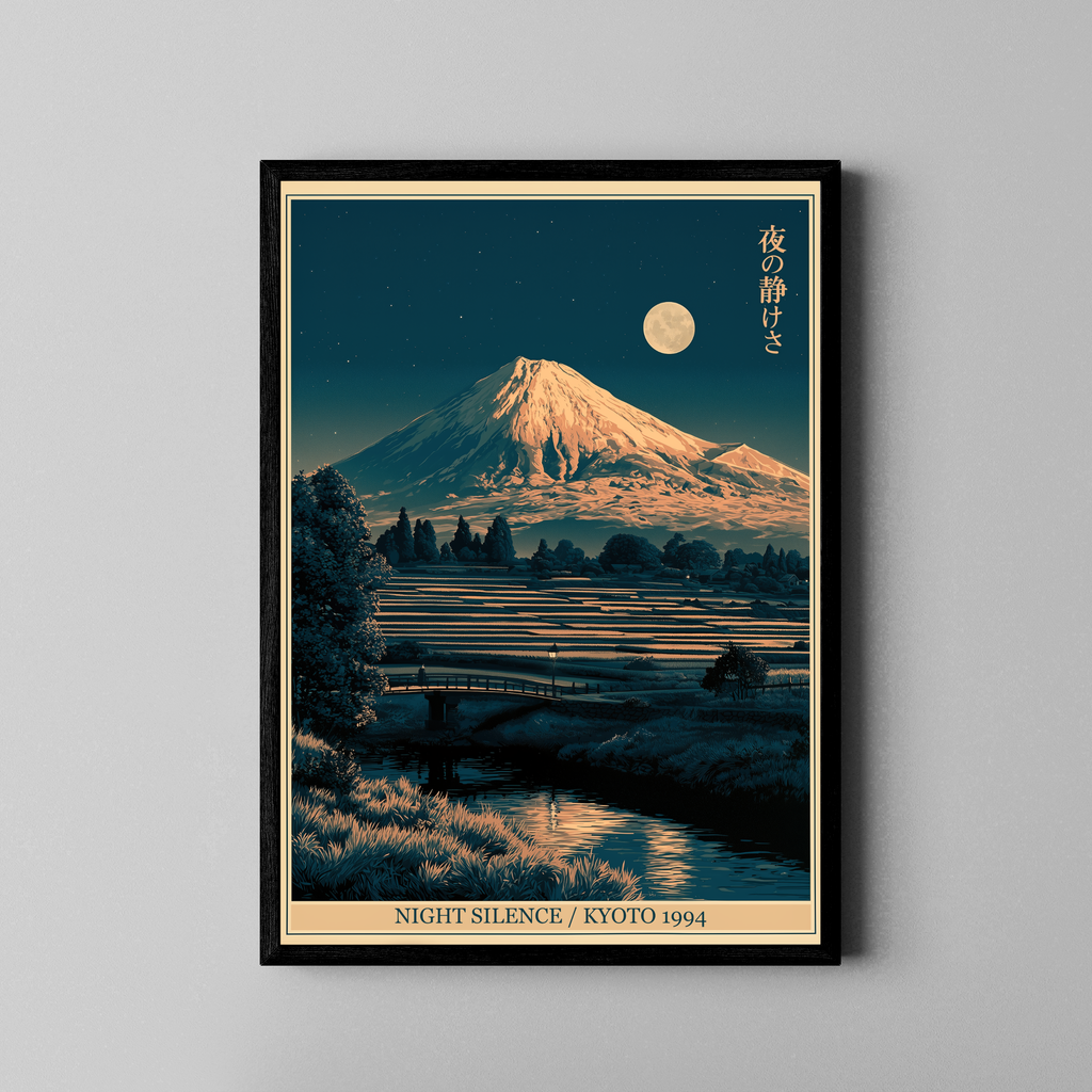 Night Silence / Kyoto 1994 – Fuji-san Mondnacht japanische Landschaft Retro | Ukiyo-e-Illustration – Poster im schwarzen Rahmen