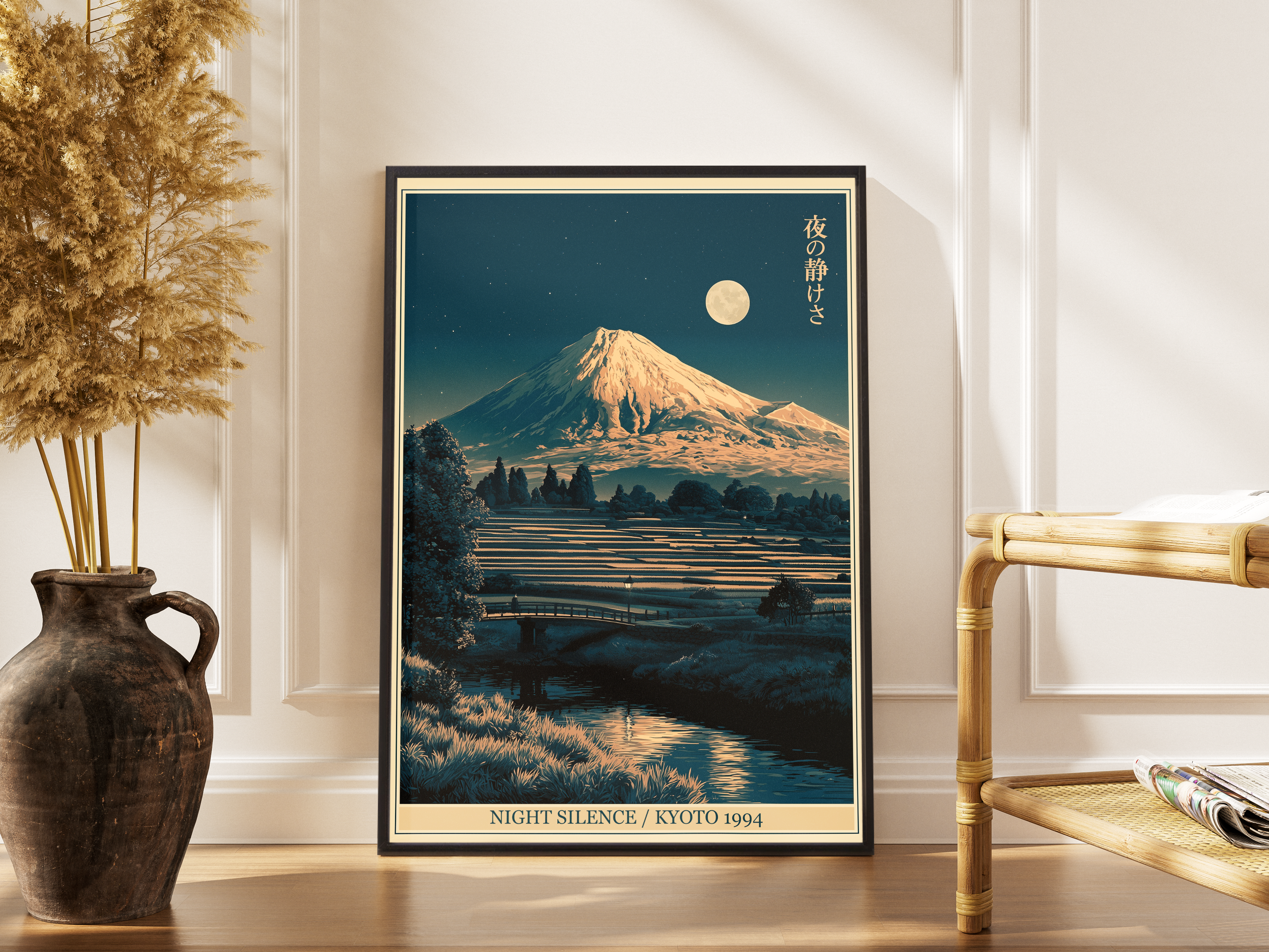 Night Silence / Kyoto 1994 – Retro-Japan-Poster Fuji Mond stille Nacht | Japanischer Grafikdruck – gerahmtes Poster kaufen
