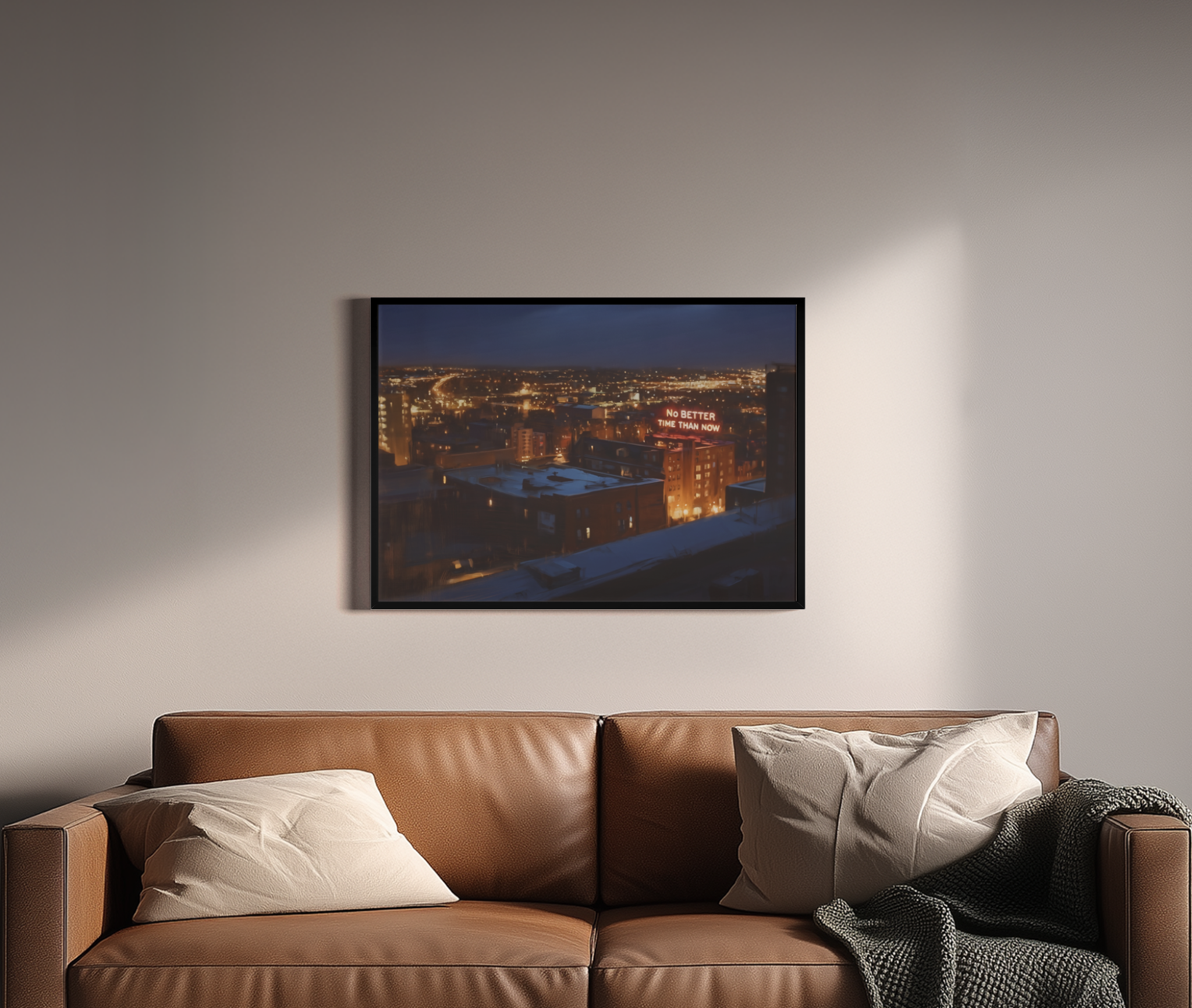 NO BETTER TIME THAN NOW – Neonschrift auf Stadtpanorama, Nacht, Ölgemälde-Stil – Wandbild über braunem Ledersofa