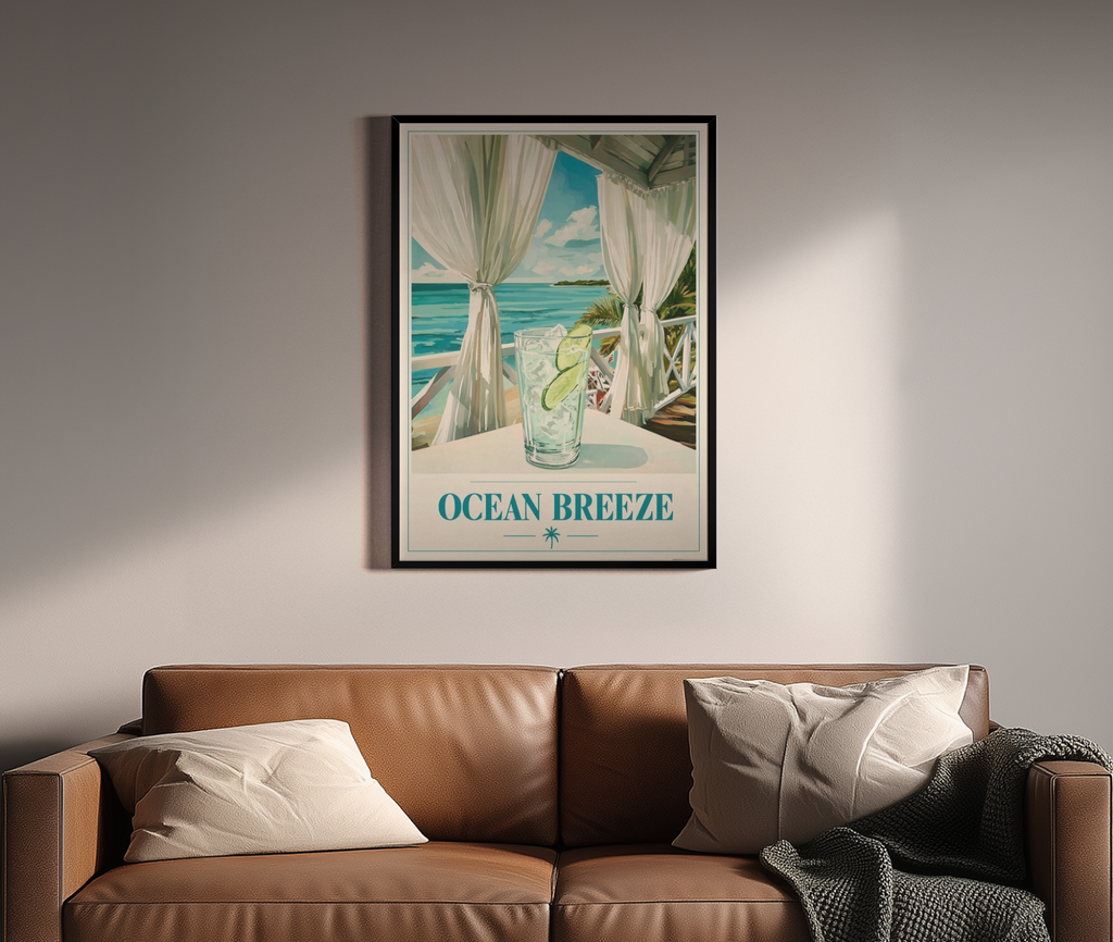 OCEAN BREEZE – Gin Tonic auf Karibik-Veranda mit Meeresblick – Wandbild über braunem Ledersofa