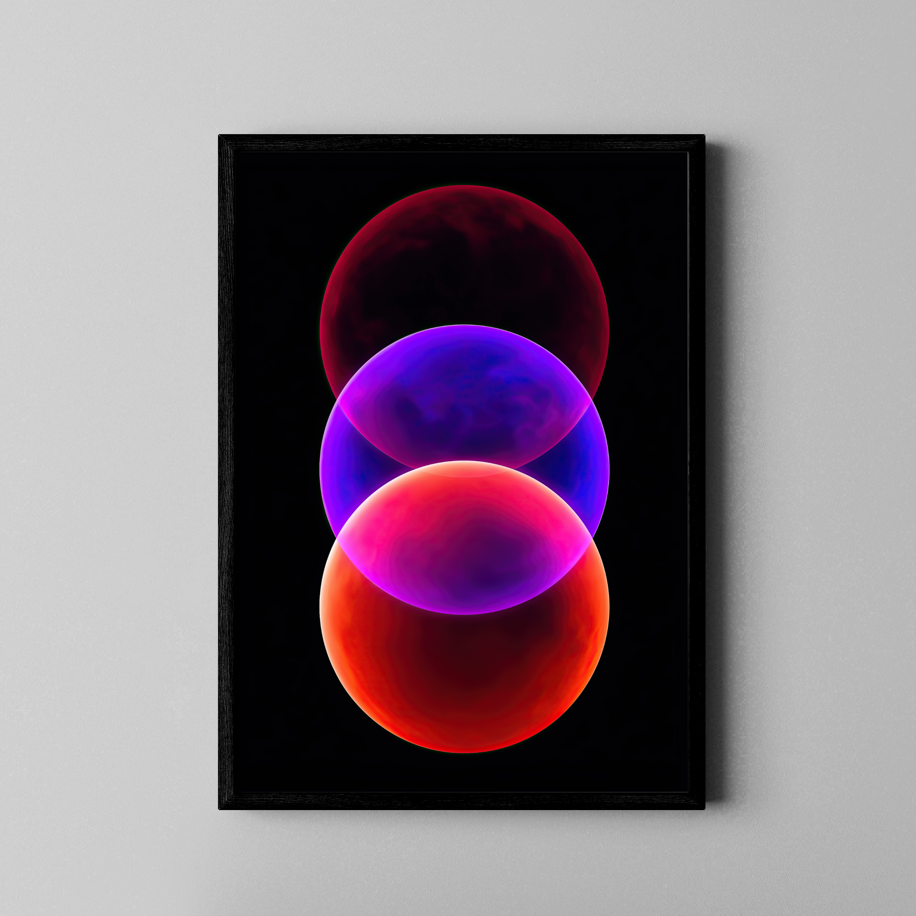 Overlap – leuchtende Kugeln rot-lila-pink schwarzer Hintergrund | Neon-Digitalkunst Fine Art – Poster im schwarzen Rahmen