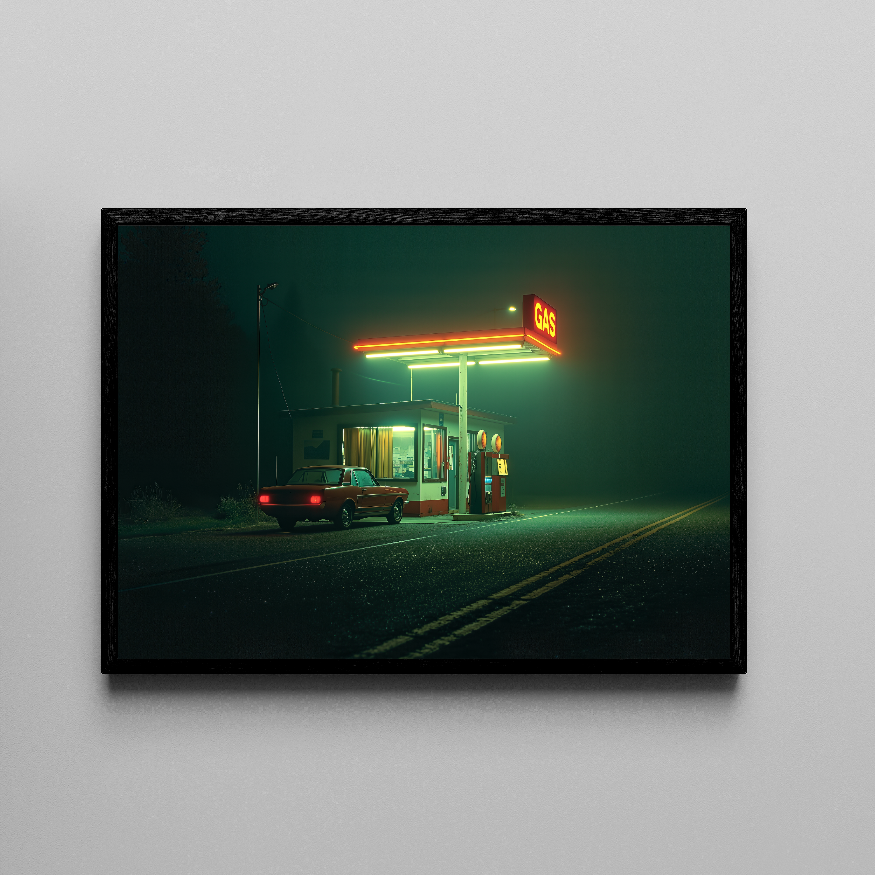 Regular or Premium – Retro Tankstelle Nebel Nacht Neon rot | Neon-Noir-Stil – Poster im schwarzen Rahmen