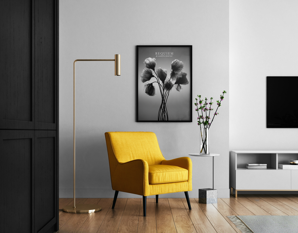 Requiem – Mohnblumen Wandbild schwarz weiß botanisch | Fotografie-Kunstdruck – Wandbild im modernen Wohnzimmer