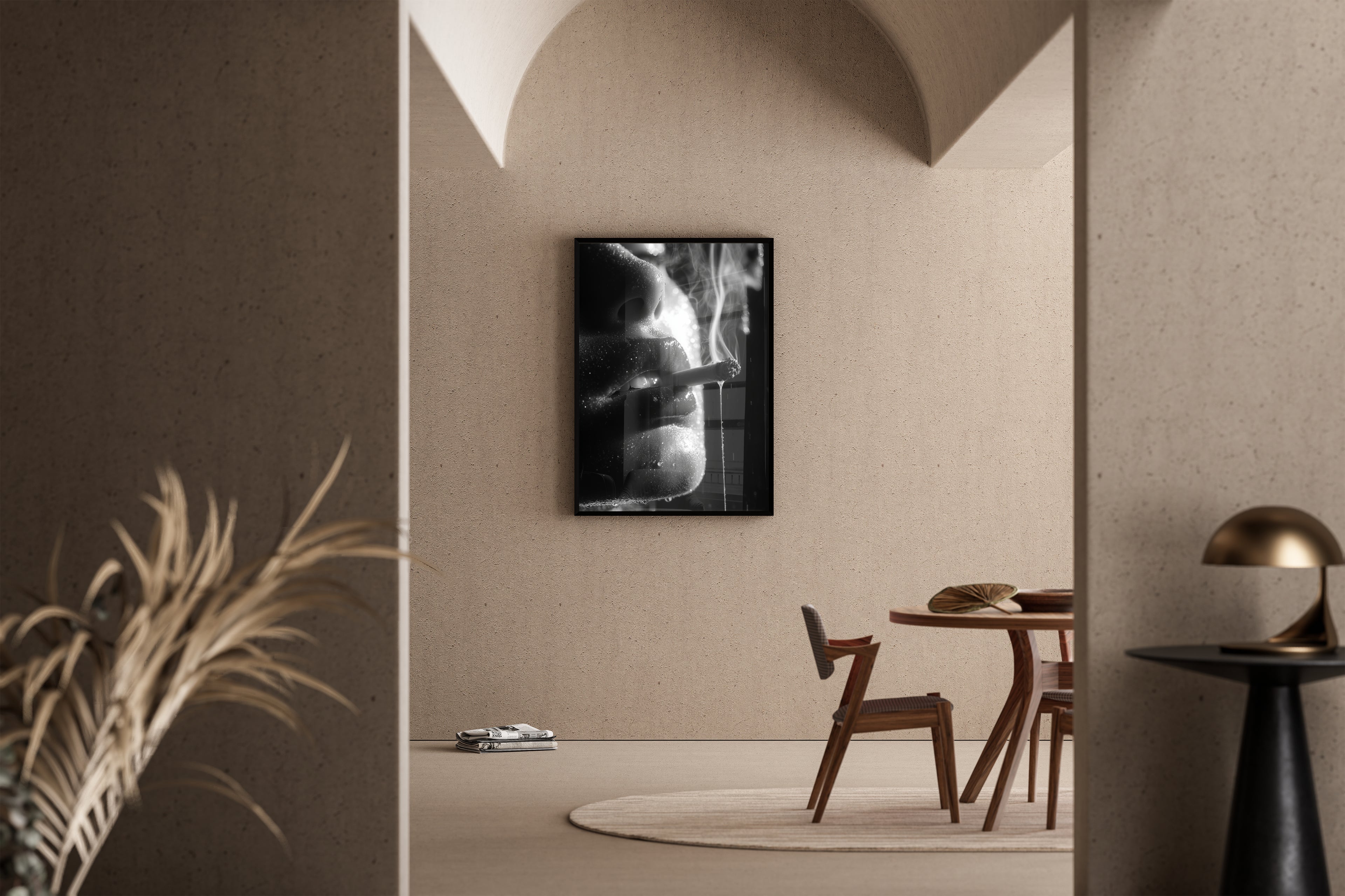 Smoky Dreams – Frau raucht hinter beschlagenem Glas Noir | Schwarz-weiß-Kunstdruck – Poster im Esszimmer