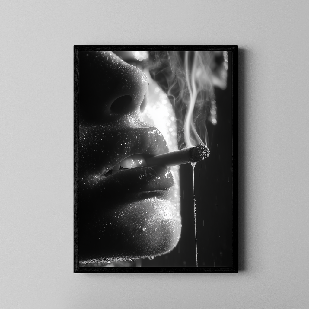 Smoky Dreams – Nahaufnahme Lippen Zigarettenrauch Wassertropfen | Fine Art Fotodruck – Poster im schwarzen Rahmen