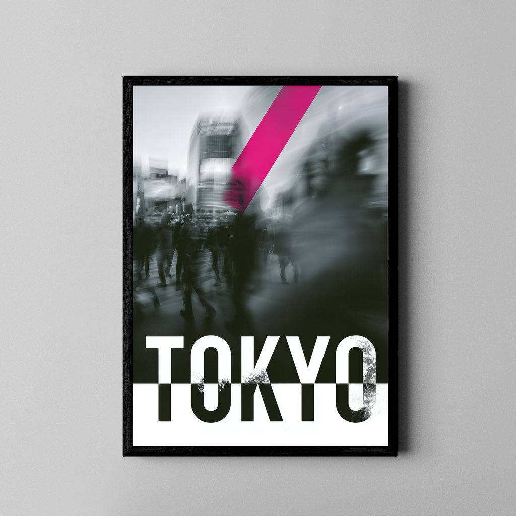 Tokyo – Stadtleben schwarz weiß magenta Diagonale Typo | Urban-Foto-Stil – Poster im schwarzen Rahmen
