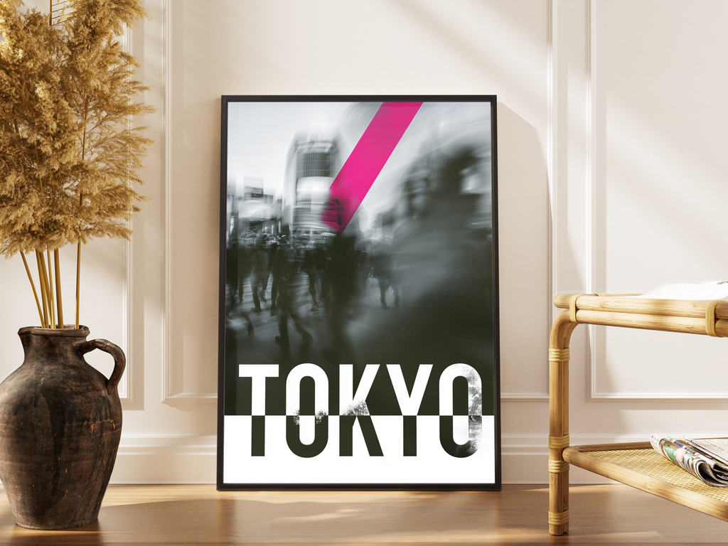Tokyo – Shibuya Crossing Fine Art Poster schwarz weiß pink | Urban-Fotodruck – gerahmtes Poster kaufen