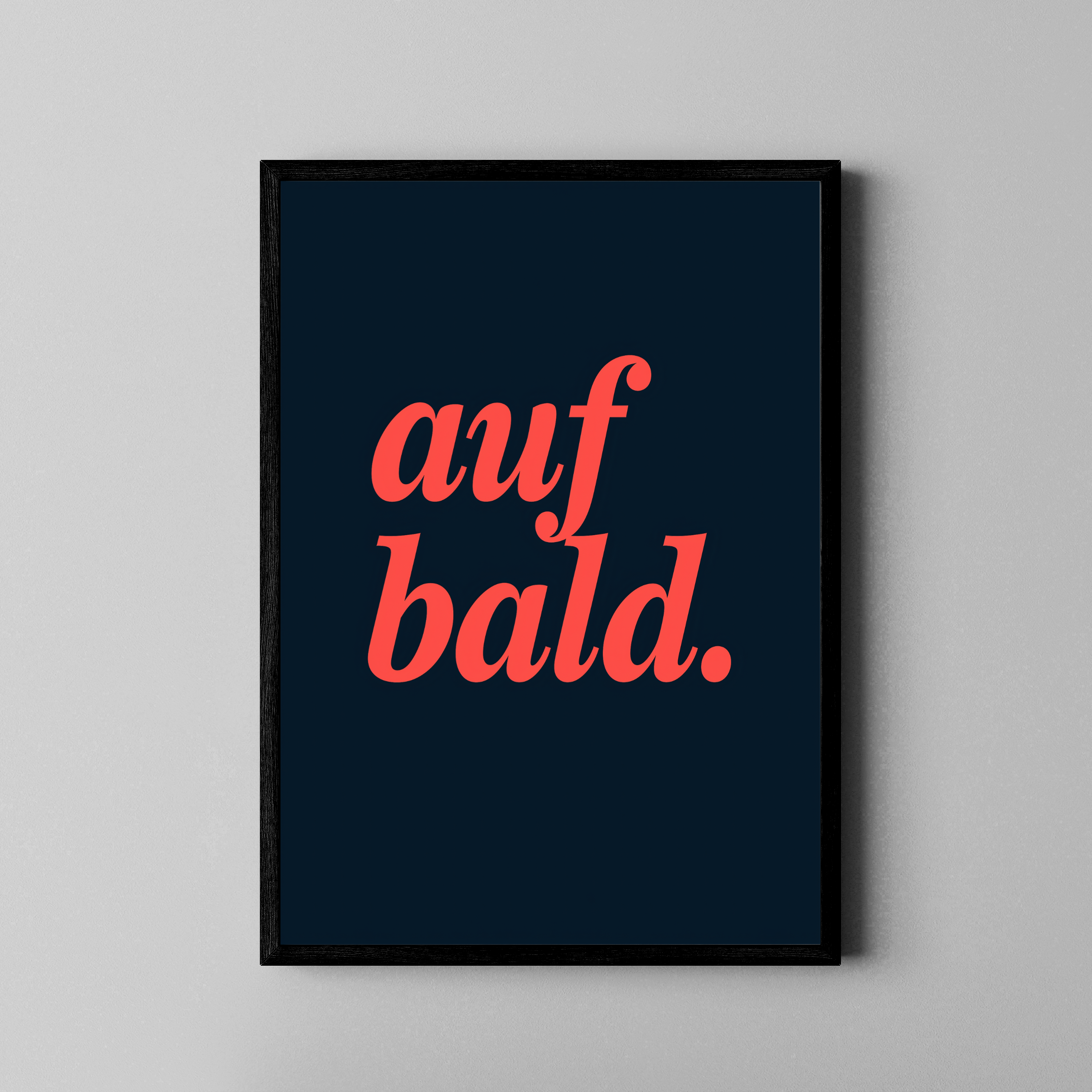 auf bald. – Kursiv-Typografie coral auf navy | Lettering-Stil – Poster im schwarzen Rahmen