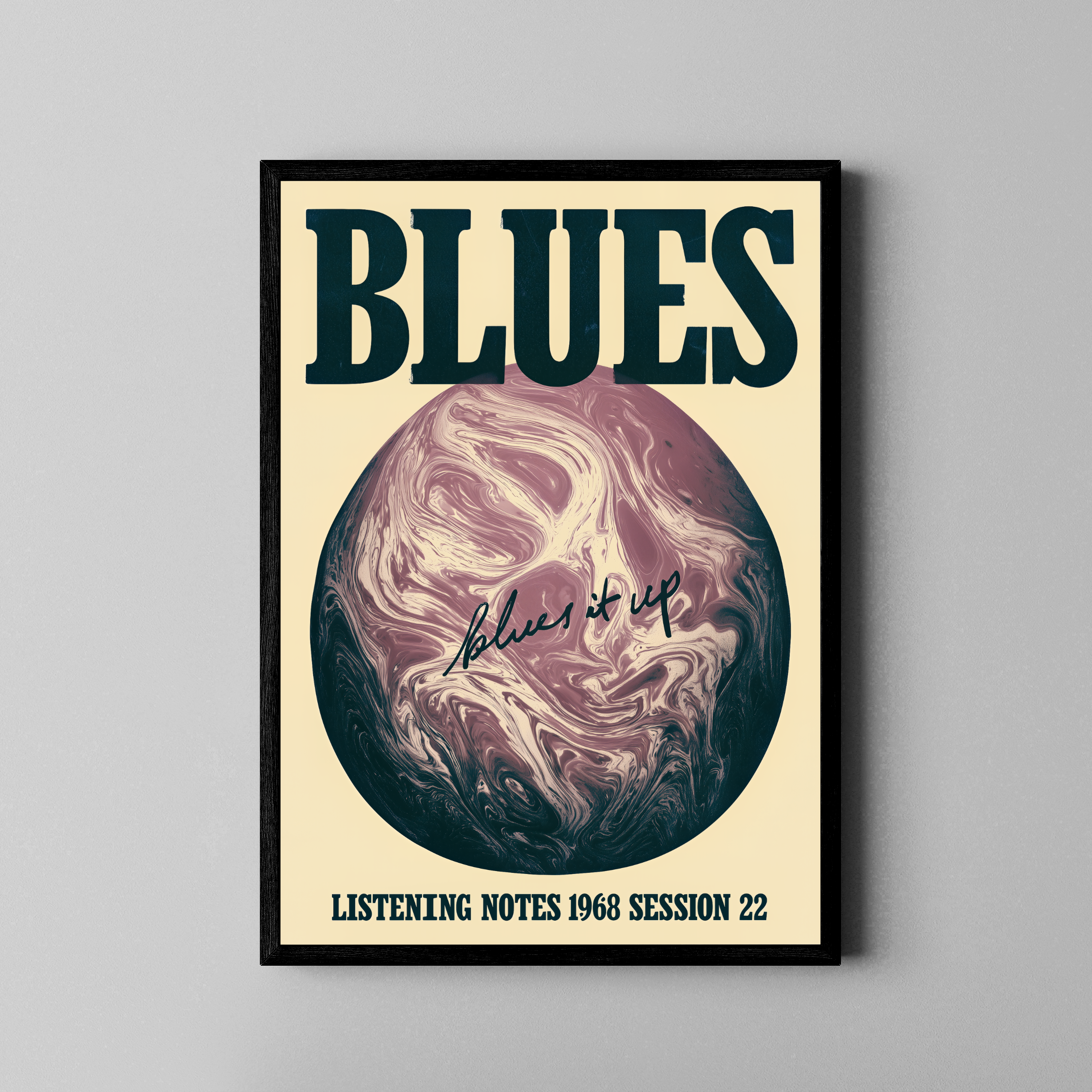 Blues it up – Retro Musikposter mauve creme Vintage Typo | Riso-Stil – Poster im schwarzen Rahmen