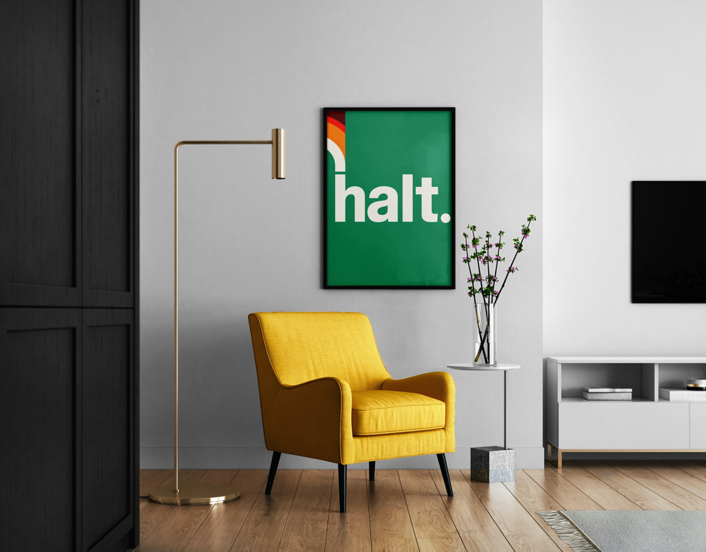 halt. – 70s Retro Lettering Wanddekoration smaragdgrün | Retro-Kunstdruck – Wandbild im modernen Wohnzimmer